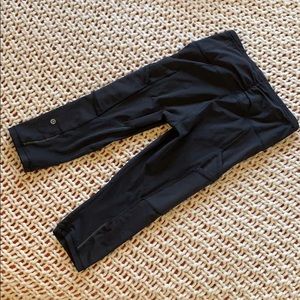 Lululemon Cropped Leggings w/ Mesh & Pockets